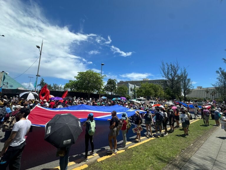 La marcha partió desde el Parque Sixto Escobar hacia La Fortaleza en el Viejo San Juan