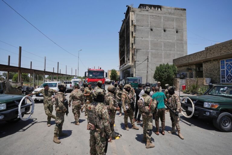 “Aquellos que decidan permanecer lo hacen bajo un riesgo significativo”, advirtió el comunicado diplomático