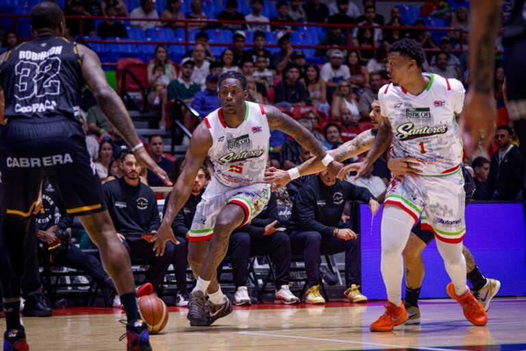 Aguada defendió su casa en un dramático final ante Arecibo, mientras Manatí remontó en la segunda mitad para vencer a Guaynabo