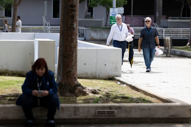 Las agencias han continuado operando y no se ha obligado a cargar los días libres a la licencia de vacaciones, según sindicatos