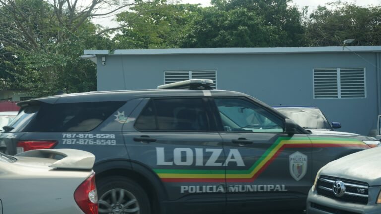 Buscan descripción de dos alegados motoristas que habrían atacado a tiros el vehículo