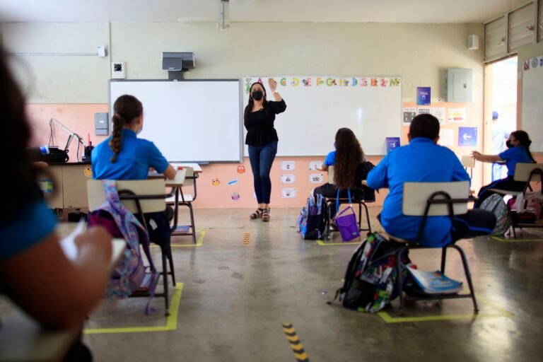 Educación y la organización ABRE Puerto Rico analizan la mejoría en los resultados de las pruebas estandarizadas Crece entre el 2024 y 2025