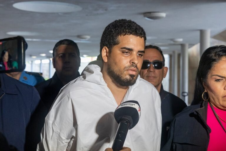 “Esto no puede ser real”: madre relata en la vista preliminar su horror al hallar el cuerpo de su hijo