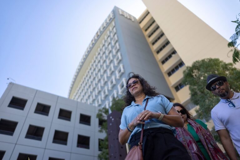 El foro determinó que Moshayra Vicente Cruz carece de legitimación activa y que los fallos absolutorios no son revisables