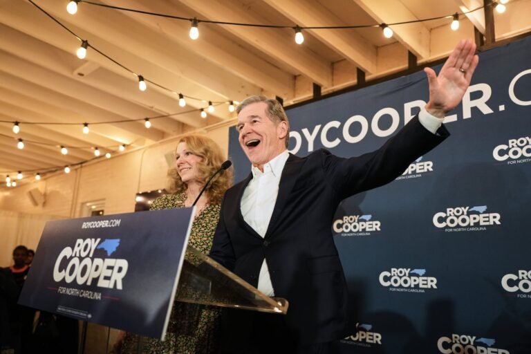 Whatley y Cooper resultaron victoriosos en sus elecciones primarias frente a numerosos aspirantes que buscaban el escaño que dejará vacante Thom Tillis