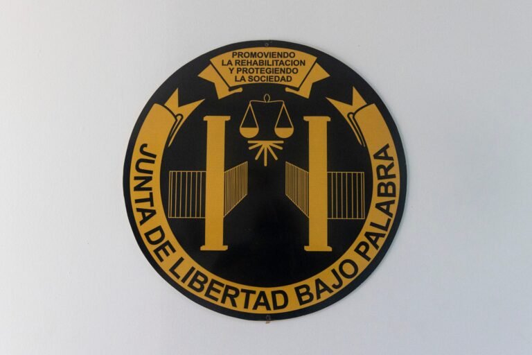 La gobernadora Jenniffer González convirtió en la Ley 50-2026, una medida del presidente senatorial Thomas Rivera Schatz