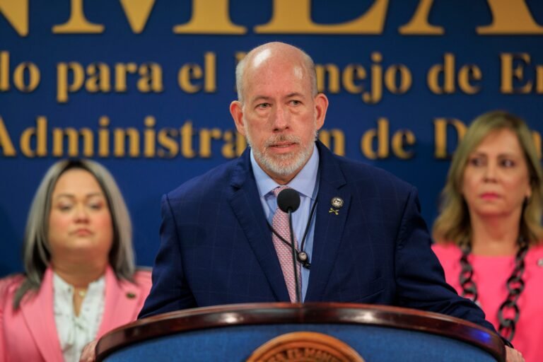 El secretario de Seguridad Pública, Arthur Garffer, anunció que la adquisición se hizo con parte de una asignación de $302,000 para uniformes de otros primeros respondedores