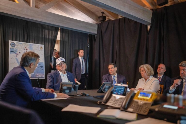 El Gobierno ha instalado una sala de crisis para dar seguimiento a la operación “Furia Épica” en el complejo donde el presidente suele pasar los fines de semana