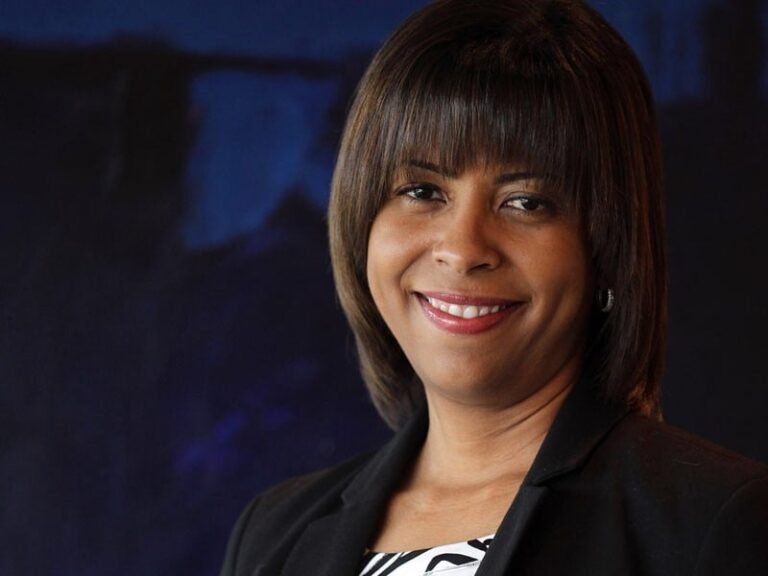 En una carta dirigida a la comunidad universitaria, la abogada anunció que se despedirá del cargo el 30 de abril