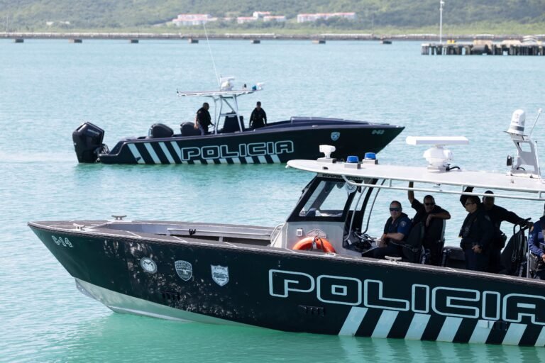 La nave se dirigía hacia la isla de Caja de Muerto con cuatro personas