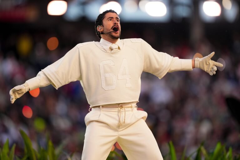 El artista puertorriqueño obsequió spikes de la marca Adidas a los integrantes de Puerto Rico