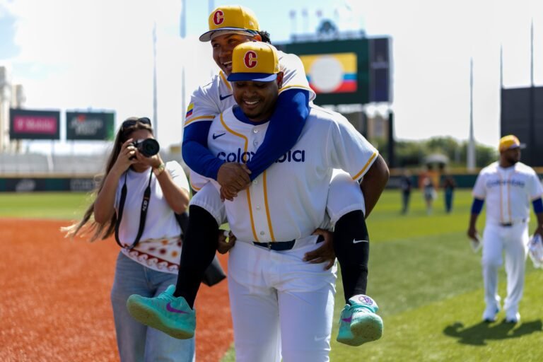 El dirigente de los colombianos admitió que hizo un cambio en el lanzador abridor al conocer las ausencias de Lindor, Correa y Báez