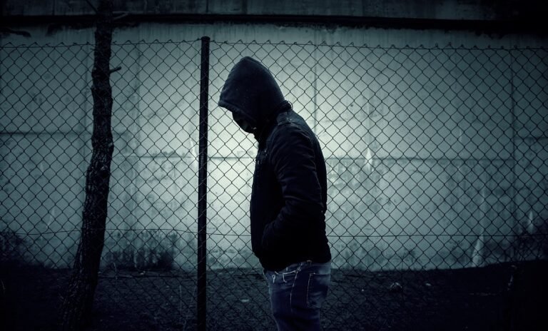 Autoridades radican cargos contra seis personas por presuntamente privar de su libertad a un joven e intentar asesinarlo