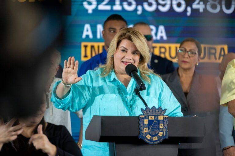 También, la gobernadora defendió la medida de administración que buscaba legalizar las casetas en el litoral de la Reserva Natural La Parguera