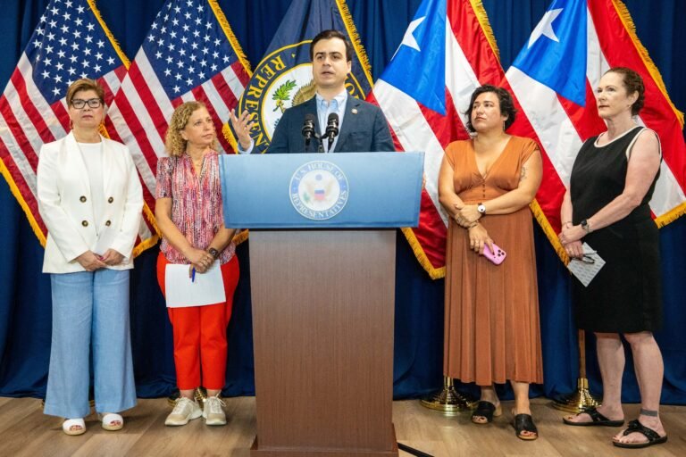 Cuatro congresistas demócratas llegaron a Puerto Rico para presentar la “Agenda de Asequibilidad” junto al comisionado residente