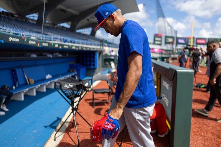 El relevista naguabeño acordó un contrato de $69 millones con los bicampeones de la Serie Mundial