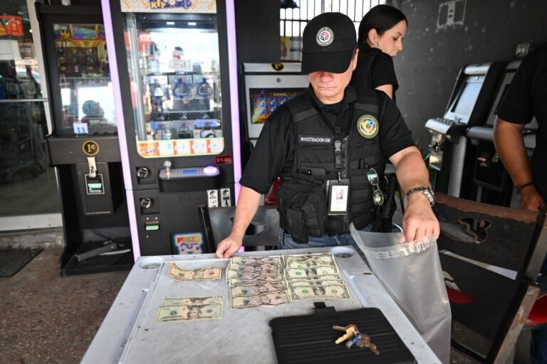 La Comisión de Juegos llevó a cabo un operativo en San Juan y Cataño, donde también incautaron $8,300 en efectivo bajo el nuevo reglamento de confiscaciones