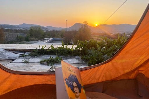 En los dos primeros días de la guerra, unas 100,000 personas huyeron de Teherán