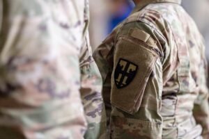 El portavoz oficial de la reserva en la isla exhortó a las familias de los aproximadamente 15,000 militares locales evitar especulaciones y seguir información oficial