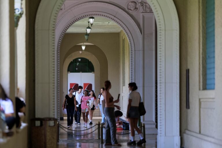 Un estudio, liderado por investigadores de la propia institución, exploró el impacto de incrementar los costos de estudios mientras el país vivía eventos el huracán María y la pandemia de COVID-19