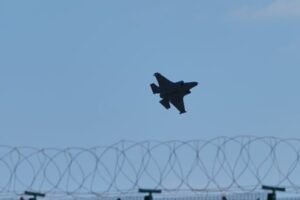 La escalada del conflicto fuerza a Europa a implementar medidas defensivas y evacuar a ciudadanos