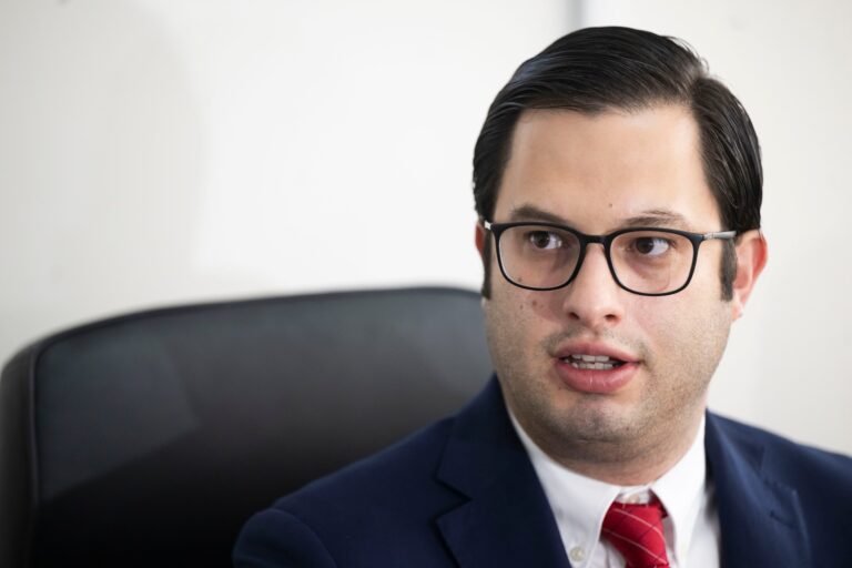 El representante popular aseguró que las faltas “ya se consumaron con la firma y otorgamiento del contrato original”, y pidió que no se archive el caso que surgió de un referido suyo