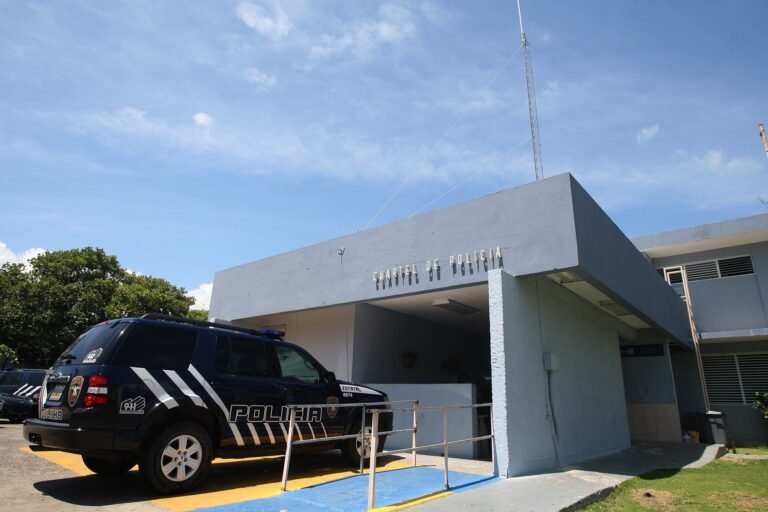 Dentro de la reprogramación de fondos para diversos proyectos se incluyó la partida destinada para el cuartel de Vieques