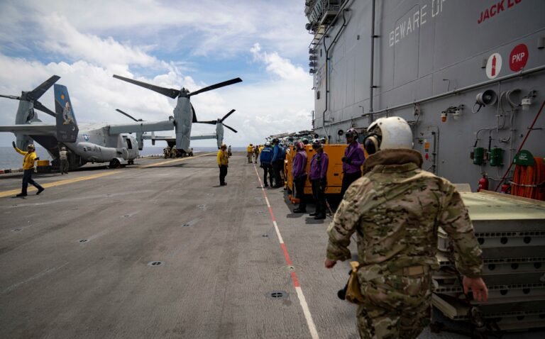 El Wall Street Journal reportó que el secretario de Defensa, Pete Hegseth, aprobó una solicitud del Comando Central para el despliegue de un grupo anfibio