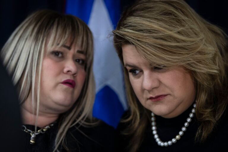 La gobernadora informó que recibió la carta de la secretaria de la Vivienda mientras se encontraba en una conferencia de prensa