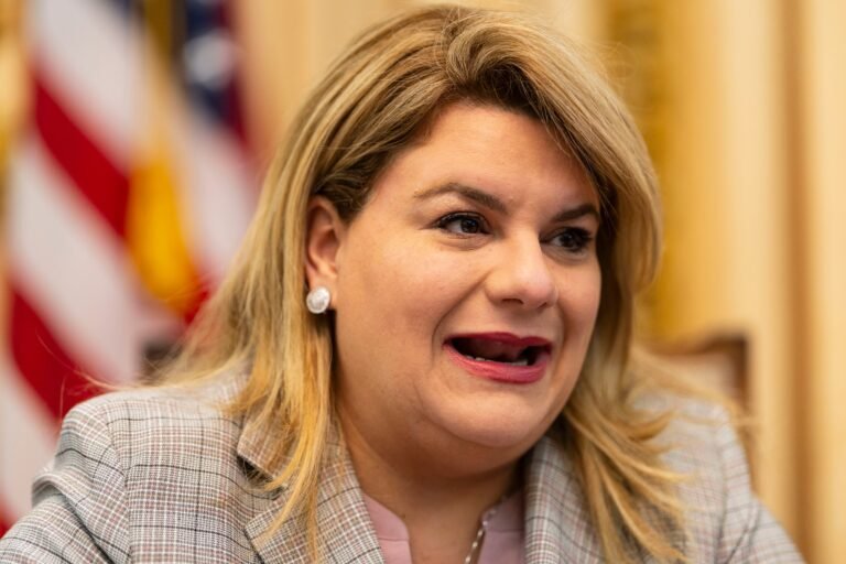 La gobernadora afirma que se mantendrá enfocada en su trabajo, y evitó abundar sobre cómo impulsará su política pública en medio de la disputa con el líder del Senado