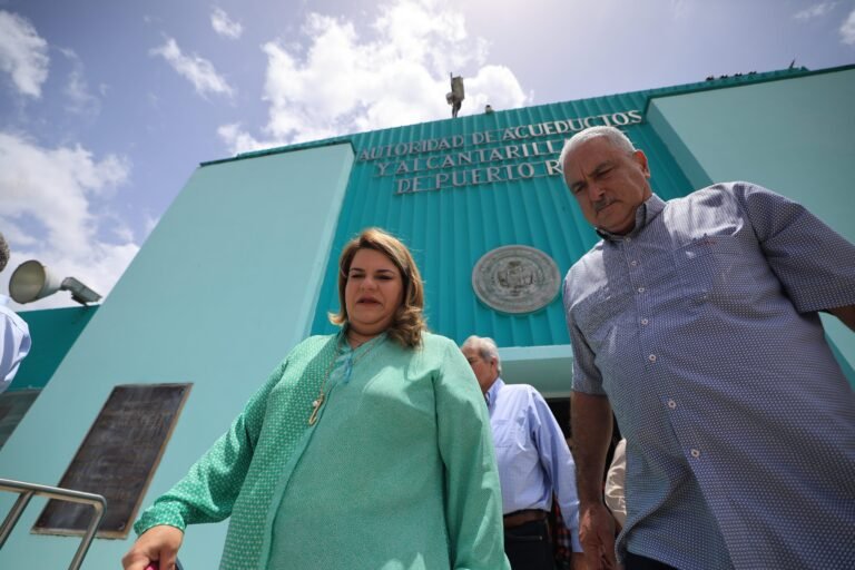 El presidente del Senado afirmó que no es momento de hablar sobre aspiraciones políticas, y lanza nuevos ataques hacia la gobernadora