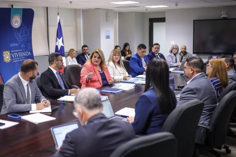 La gobernadora anunció el nombramiento de Carlos Olmedo para manejar el Programa de Reparación, Reconstrucción o Reubicación