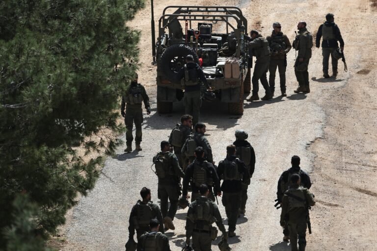 Mientras, el ministro israelí de Defensa, Israel Katz, advirtió que los desplazados no regresarán a sus casas hasta que se garantice la seguridad