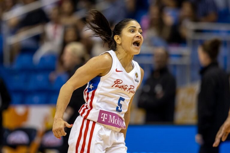 La capitana brilló con 18 puntos en la victoria 77-61 sobre Nueva Zelanda, que aseguró el boleto a Berlín, Alemania