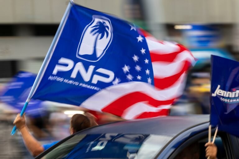 Mientras siguen los intercambios públicos entre ambos líderes de la Palma, otras figuras de la colectividad guardan silencio