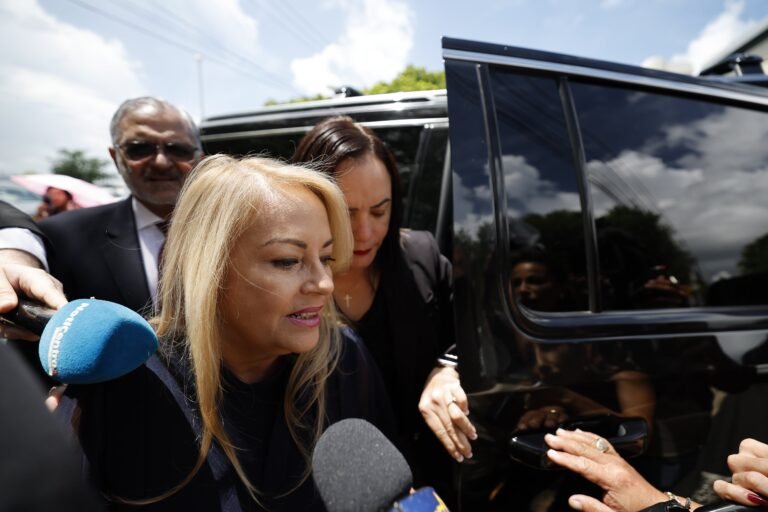 La acción se tomó ayer, martes, el mismo día en que fue anunciado la terminación del servicio