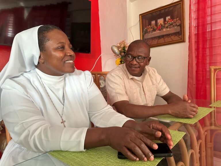 La monja Mickerlyne Cadet y el líder Leonard Prophil se reunieron con la gobernadora Jenniffer González para que conozca, de primera mano, los atropellos a la niñez en Haití