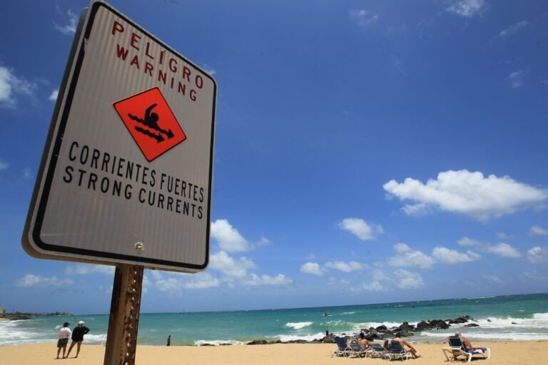 Se mantiene un riesgo alto de corrientes marinas para el este, norte y sureste de Puerto Rico, así como en Vieques y Culebra