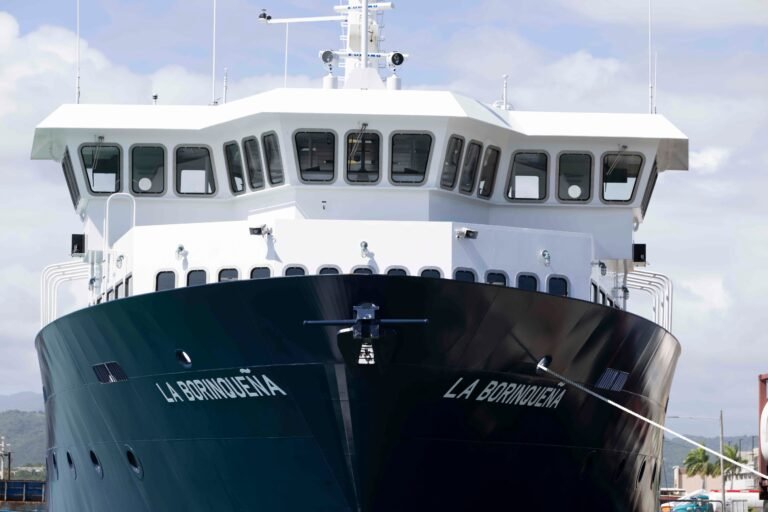 Residentes de la isla municipio protestan para exigir que el alza en los pasajes solo aplique a extranjeros