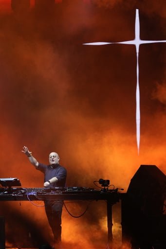 El padre Guilherme se presentó en la histórica Plaza de Mayo para conmemorar un año de la muerte del pontífice argentino