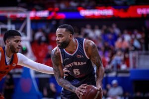 Por otro lado, los Atléticos de San Germán vencieron a los Leones de Ponce