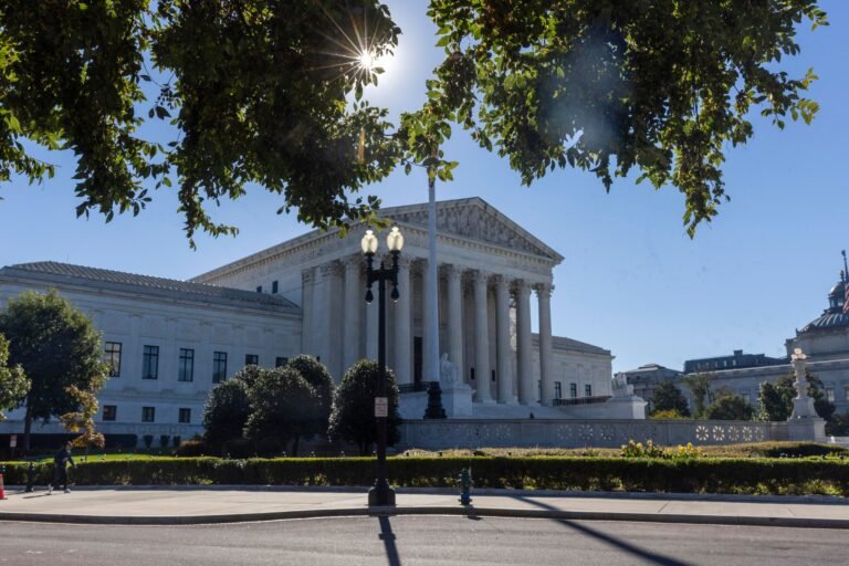 Los centros sostienen que la situación les impide operar de acuerdo a sus creencias y que el estados los penaliza