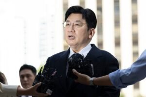 Bang Si-Hyuk, presidente de Hybe, es investigado por obtener $100 millones de un presunto fraude a inversionistas
