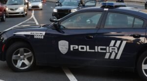 La Policía solicitó ayuda para dar con el conductor, que transitaba en una “una guagua ‘pick up’ color oscuro”