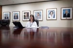 El representante Héctor Ferrer Santiago presentó una resolución a partir de las acciones de la contralora Carmen Vega Fournier, quien confirmó, por otro lado, que mantiene activa su empresa privada