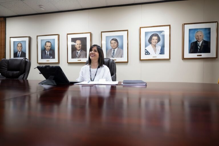 El representante Héctor Ferrer Santiago presentó una resolución a partir de las acciones de la contralora Carmen Vega Fournier, quien confirmó, por otro lado, que mantiene activa su empresa privada