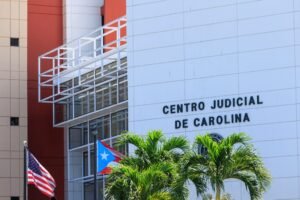 Contra Ganiyu S. Arongundade pesa un cargo por incendio agravado