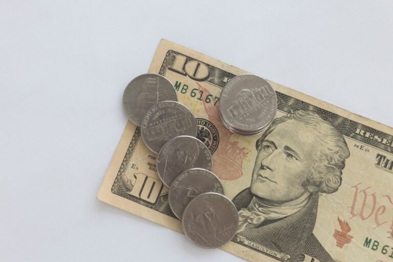 El informe positivo de la Comisión del Trabajo y Asuntos Laborales de la Cámara de Representantes fue aprobado al tiempo que organizaciones sociales y sindicales consignaron su rechazo a la medida