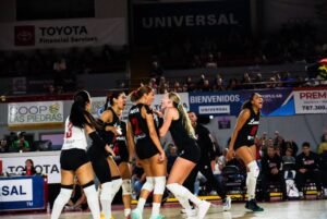 Del drama a la celebración: las Leonas eliminan con autoridad a Caguas en tres sets en el séptimo juego