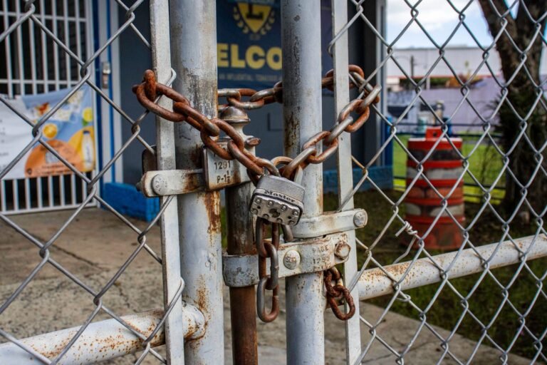 La Diócesis de Arecibo informó que la decisión impacta escuelas en Barceloneta, Lares y Ciales